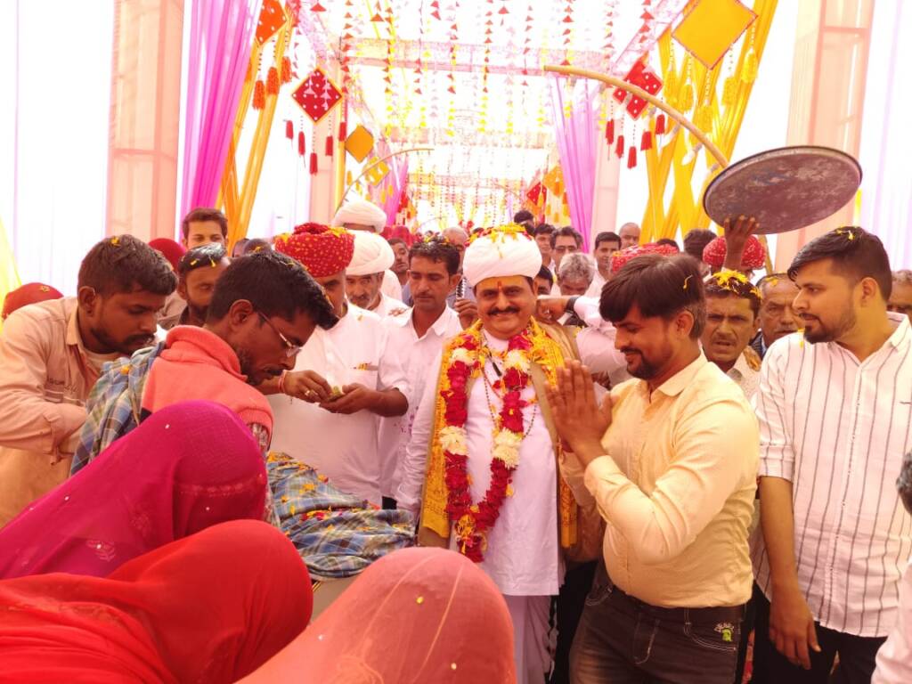 महंत श्री दयाराम जी महाराज का आशीर्वादमय उपस्थिति rajeshwardham.com rajeshwardham.com