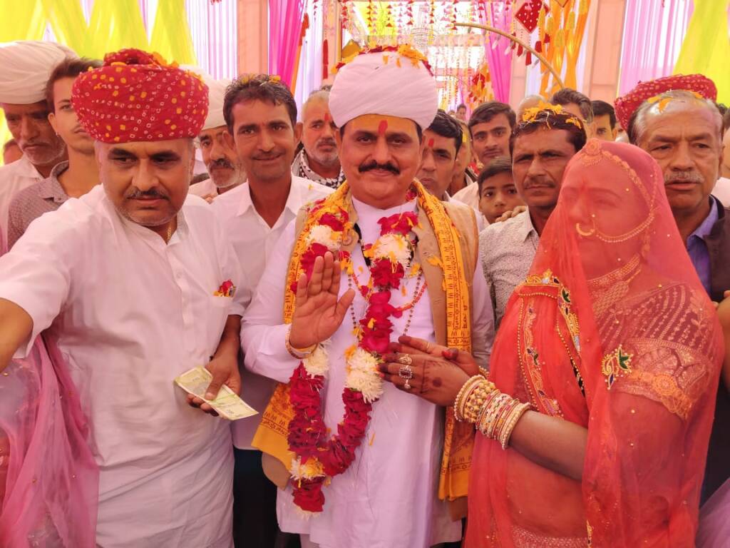 महंत श्री दयाराम जी महाराज का आशीर्वादमय उपस्थिति rajeshwardham.com rajeshwardham.com